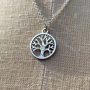 NWT Sterling Silver Plated Chain & Tree Alloy Metal Charm Necklace